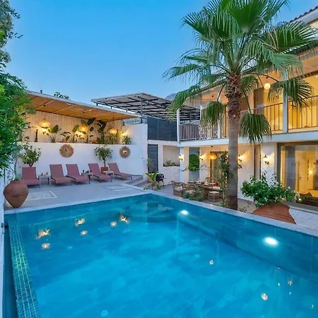 Charming 3bed W/ Pool, Very Close To Centre