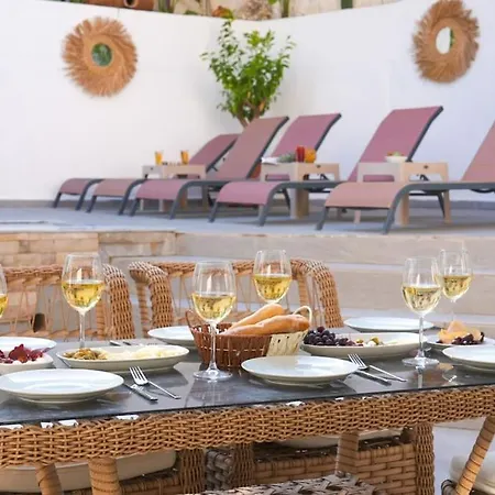 Charming 3bed W/ Pool, Very Close To Centre فيلة *