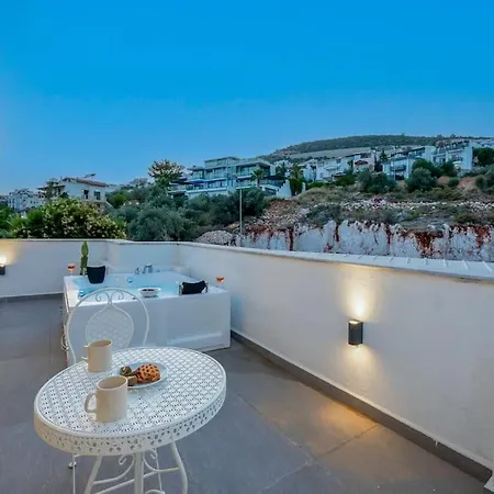 Charming 3bed W/ Pool, Very Close To Centre