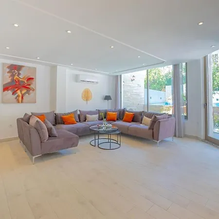 Charming 3bed W/ Pool, Very Close To Centre فيلة كاس