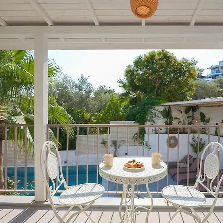 Charming 3bed W/ Pool, Very Close To Centre *