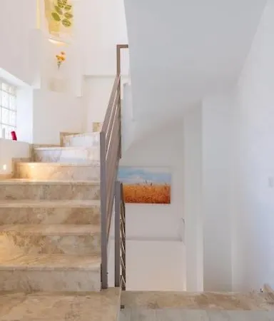 فيلة Charming 3bed W/ Pool, Very Close To Centre *