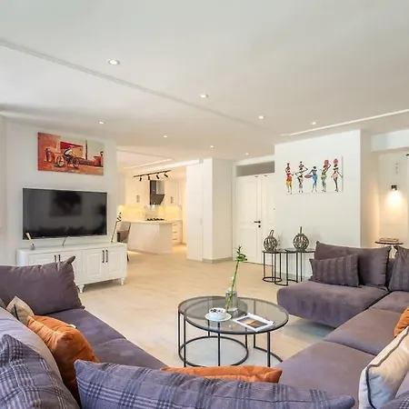 Charming 3bed W/ Pool, Very Close To Centre