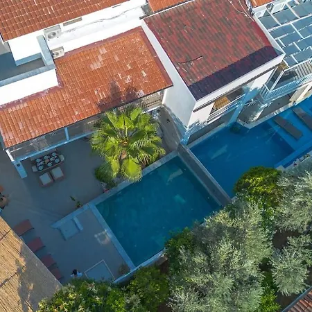 Charming 3bed W/ Pool, Very Close To Centre فيلة