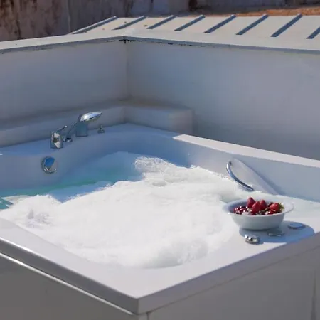 Charming 3bed W/ Pool, Very Close To Centre