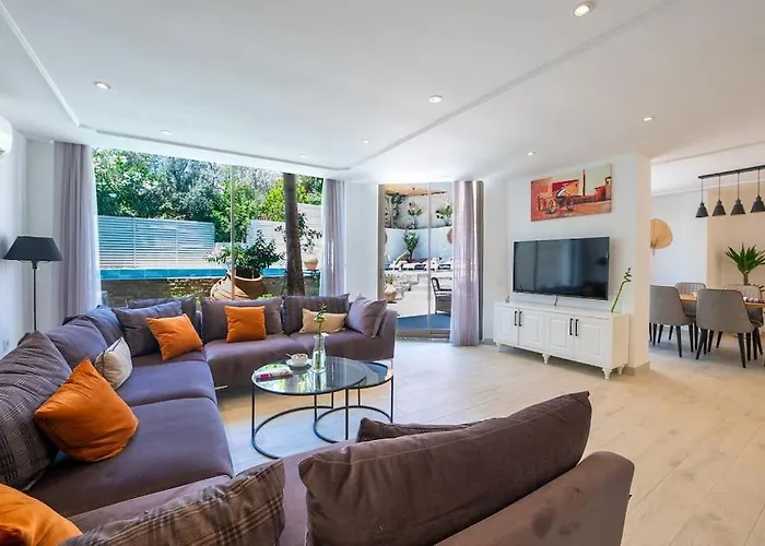Vila Charming 3bed W/ Pool, Very Close To Centre *