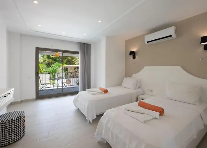 Vila Charming 3bed W/ Pool, Very Close To Centre