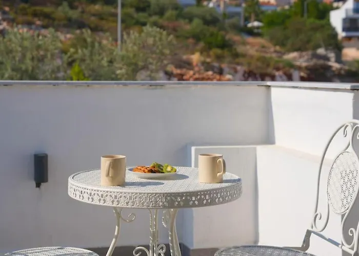 Vila Charming 3bed W/ Pool, Very Close To Centre
