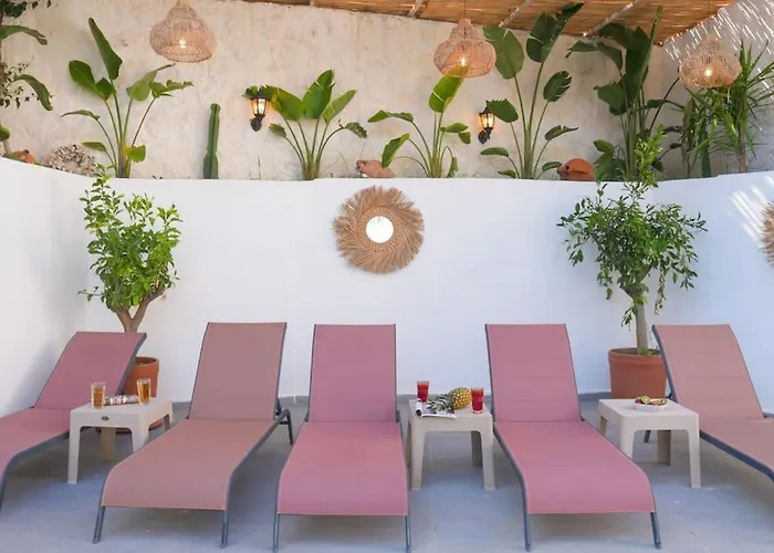 Charming 3bed W/ Pool, Very Close To Centre Vila