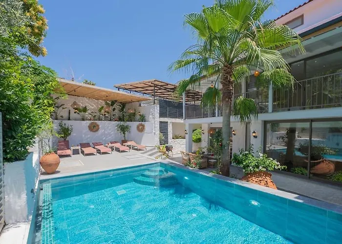 Charming 3bed W/ Pool, Very Close To Centre Vila
