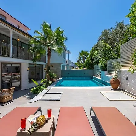 Charming 3bed W/ Pool, Very Close To Centre Villa *