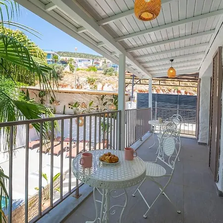 Charming 3bed W/ Pool, Very Close To Centre Villa