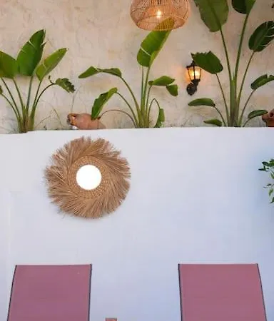 Charming 3bed W/ Pool, Very Close To Centre