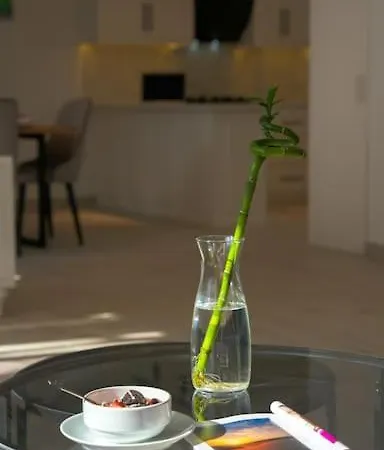 Charming 3bed W/ Pool, Very Close To Centre *