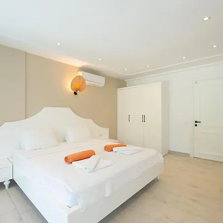 Villa Charming 3bed W/ Pool, Very Close To Centre *