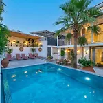 Charming 3bed W/ Pool, Very Close To Centre