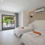 Vilă Charming 3bed W/ Pool, Very Close To Centre