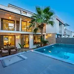 Charming 3bed W/ Pool, Very Close To Centre Vilă