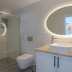 Charming 3bed W/ Pool, Very Close To Centre Vilă *