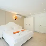 Vilă Charming 3bed W/ Pool, Very Close To Centre *