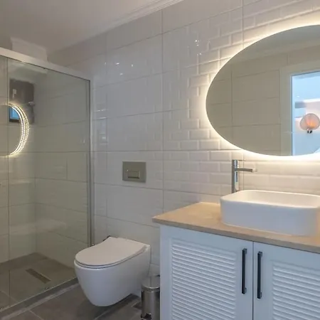 Charming 3bed W/ Pool, Very Close To Centre Vilă *