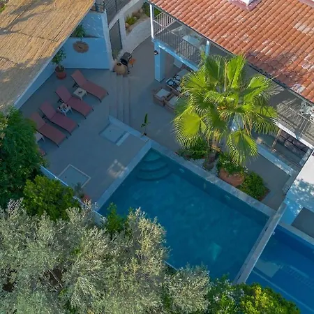 Vilă Charming 3bed W/ Pool, Very Close To Centre *