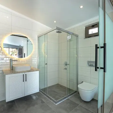 Vilă Charming 3bed W/ Pool, Very Close To Centre