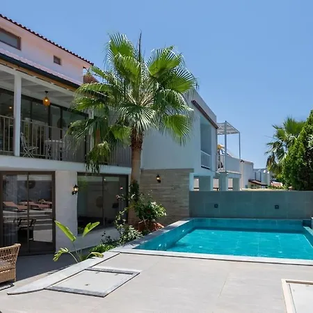 Charming 3bed W/ Pool, Very Close To Centre Vilă *